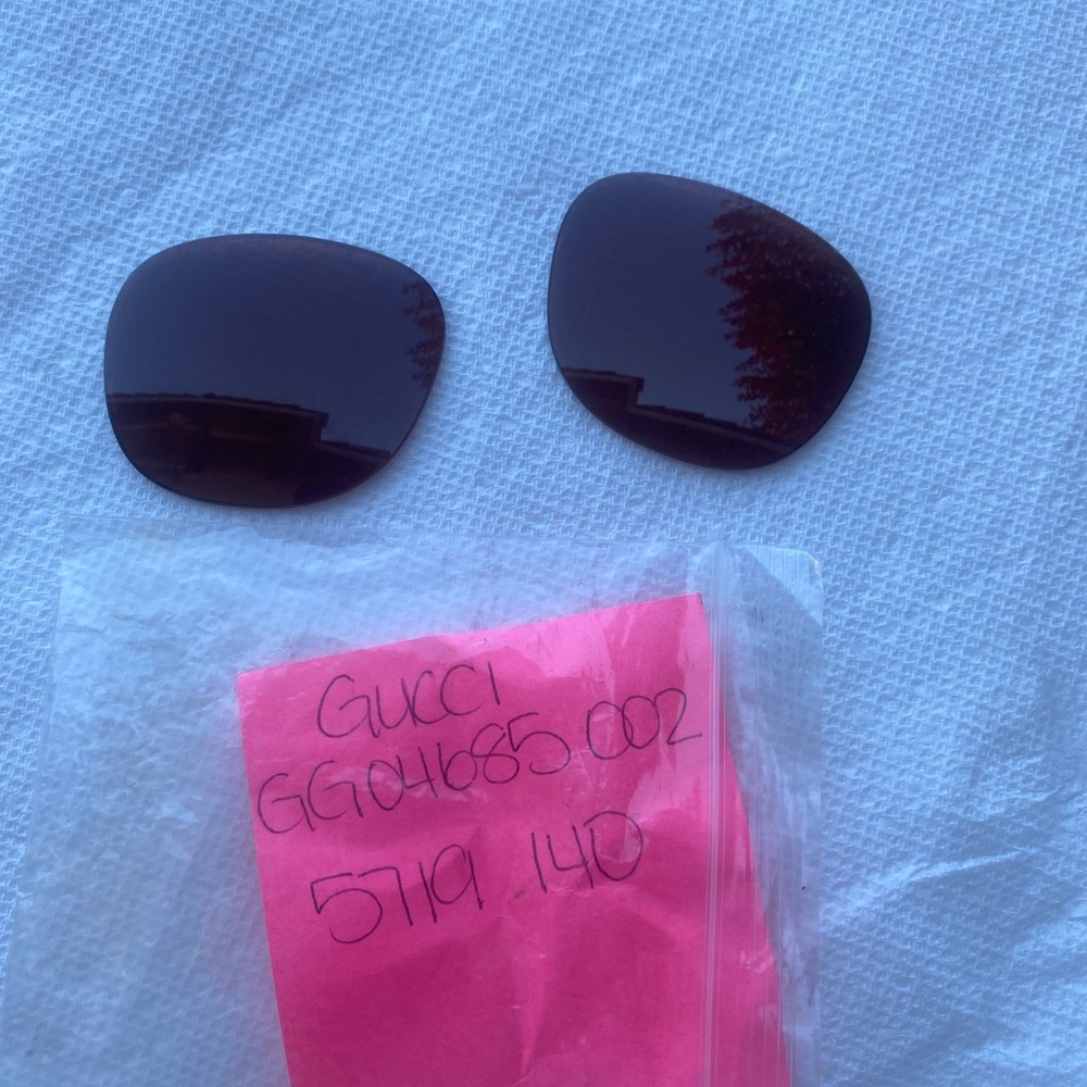 Gucci GG04685—- 002—-57/19. 140 replacing lens brown